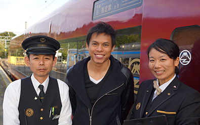 รถไฟด่วนชมวิวฟูจิซัง 「Fujisan View Express」