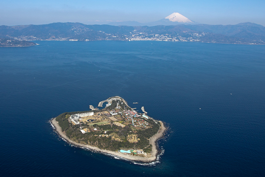 熱海港から高速船で30分の離島「初島」
