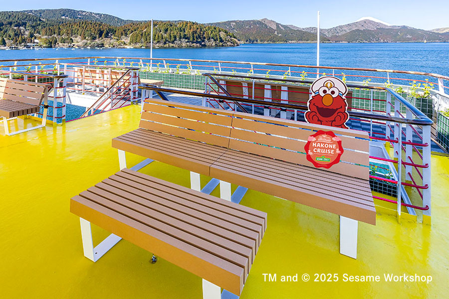 エルモと一緒に写真撮影